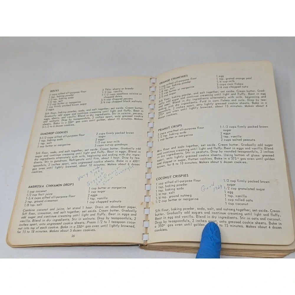 The Laclede Gas Cookie Cake Candy Cookbook St Louis Recipe‎ Book Christmas VTG